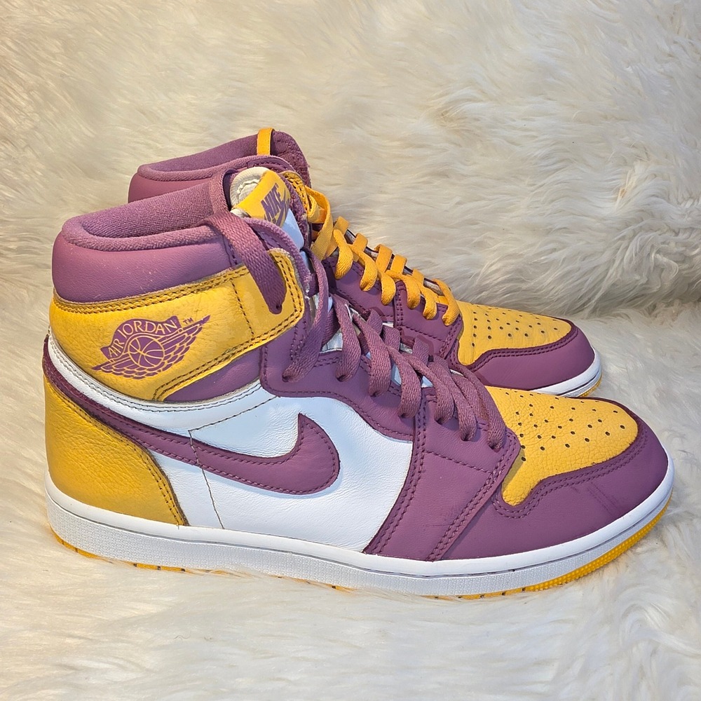 Nike Air Jordan 1 Retro High OG Brotherhood Men 10 Women 11.5 555088-706